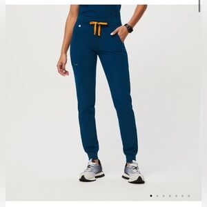 FIGS - Zamora Jogger Size M Petite in Deep Reef